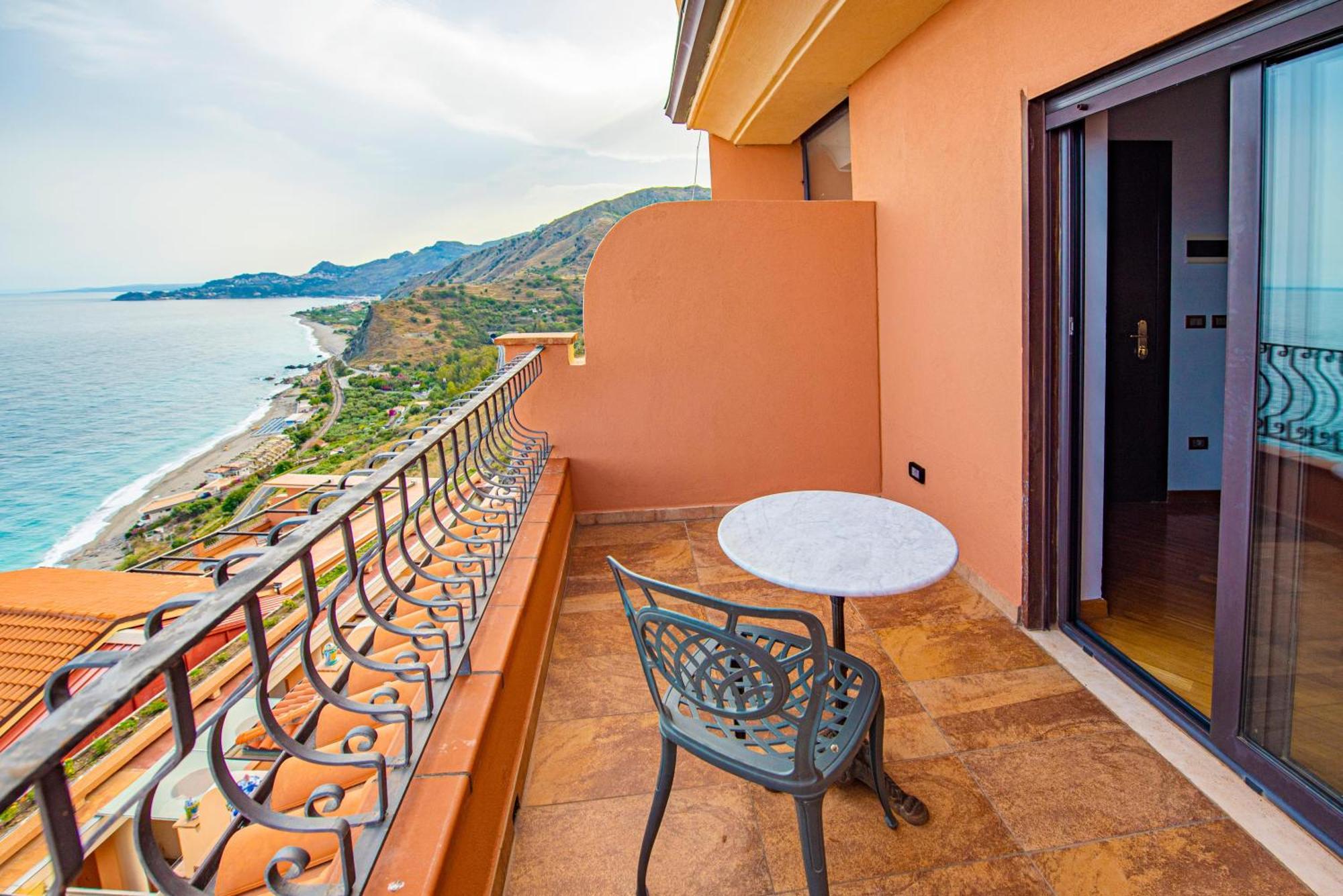 Baia Taormina - Cdshotels Forza dʼAgro Esterno foto