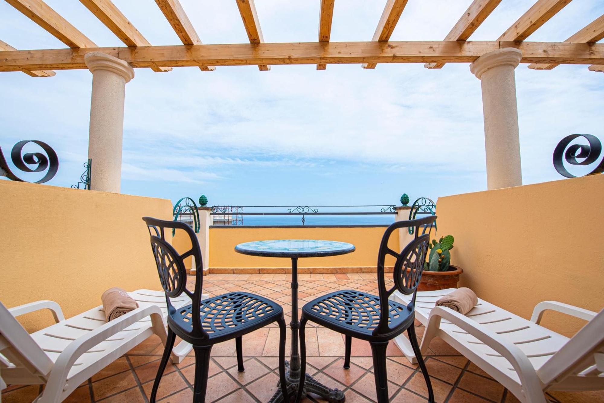 Baia Taormina - Cdshotels Forza dʼAgro Esterno foto